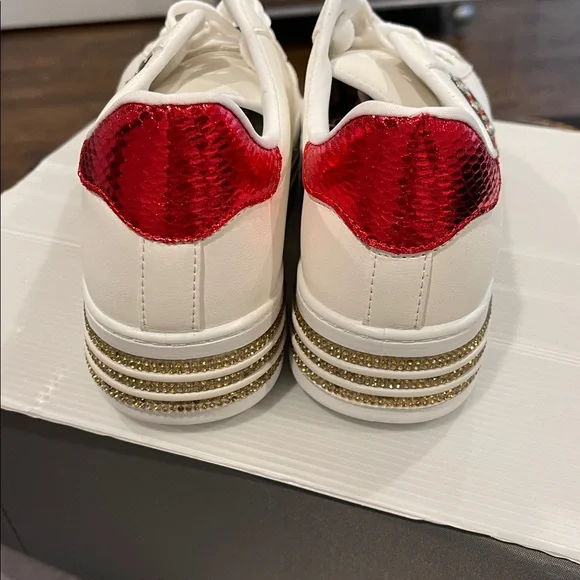 Elegant White and Gold Women's Sneakers - Picture 3 of 7